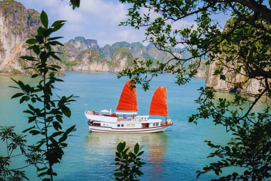 Scenic view – Private Cruises in Halong Bay with Auasia Travel